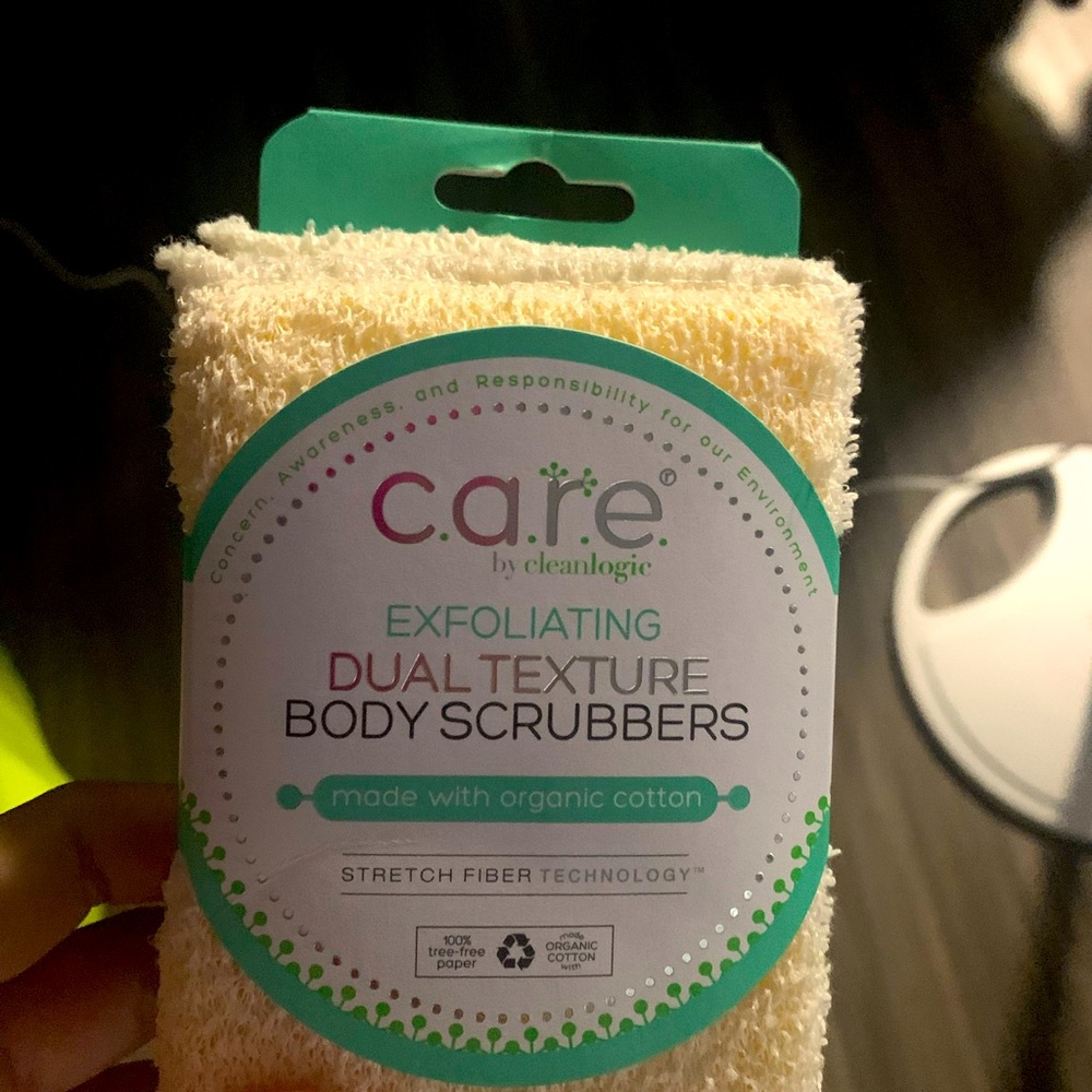 Exfoliating scrub